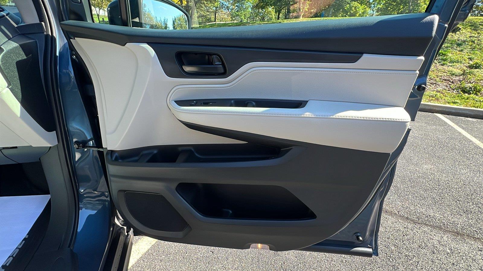 2027 Honda Odyssey photo 12 of 30