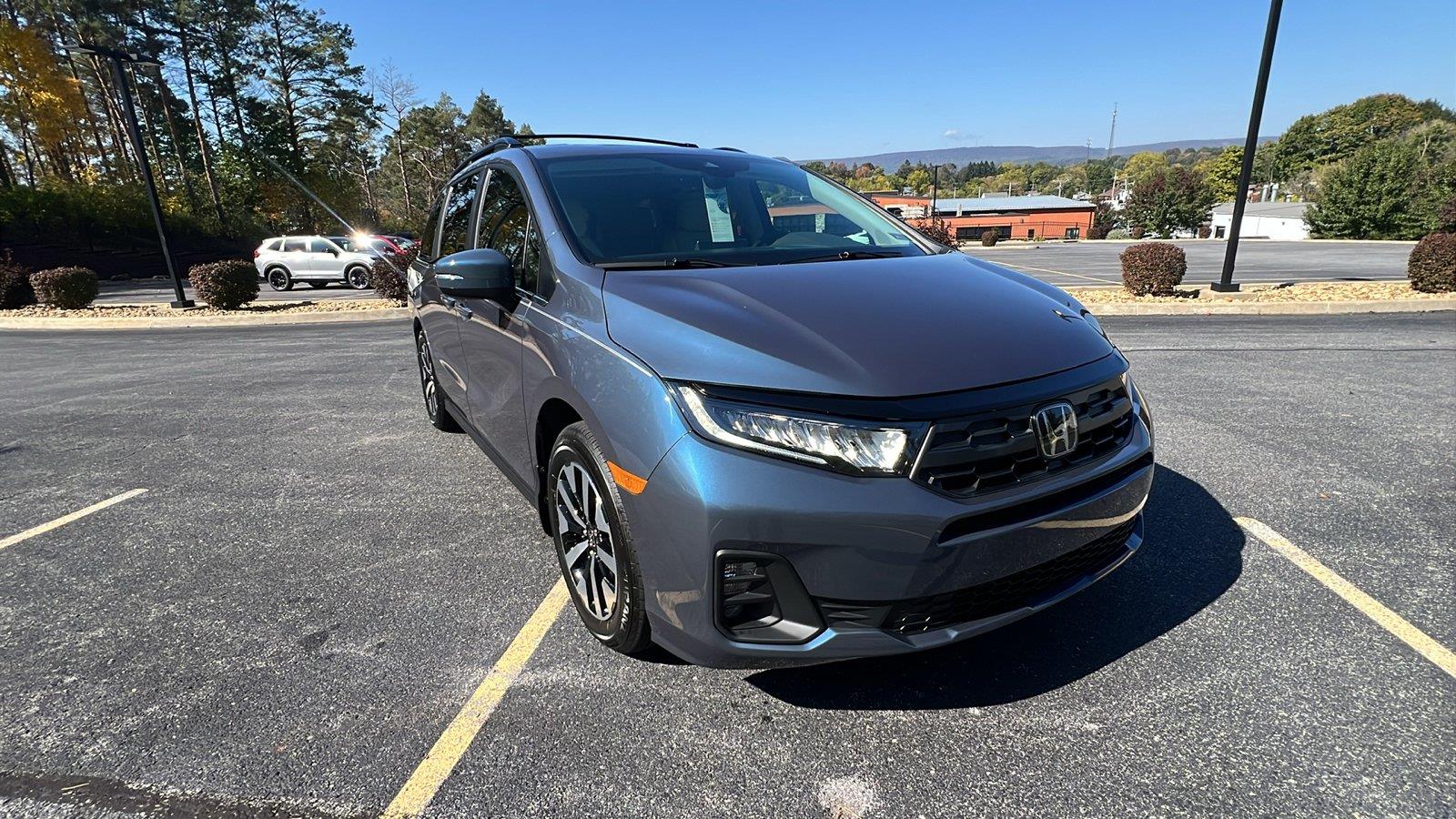 2027 Honda Odyssey photo 2 of 30