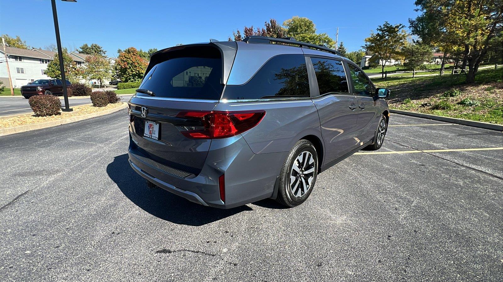 2027 Honda Odyssey photo 4 of 30