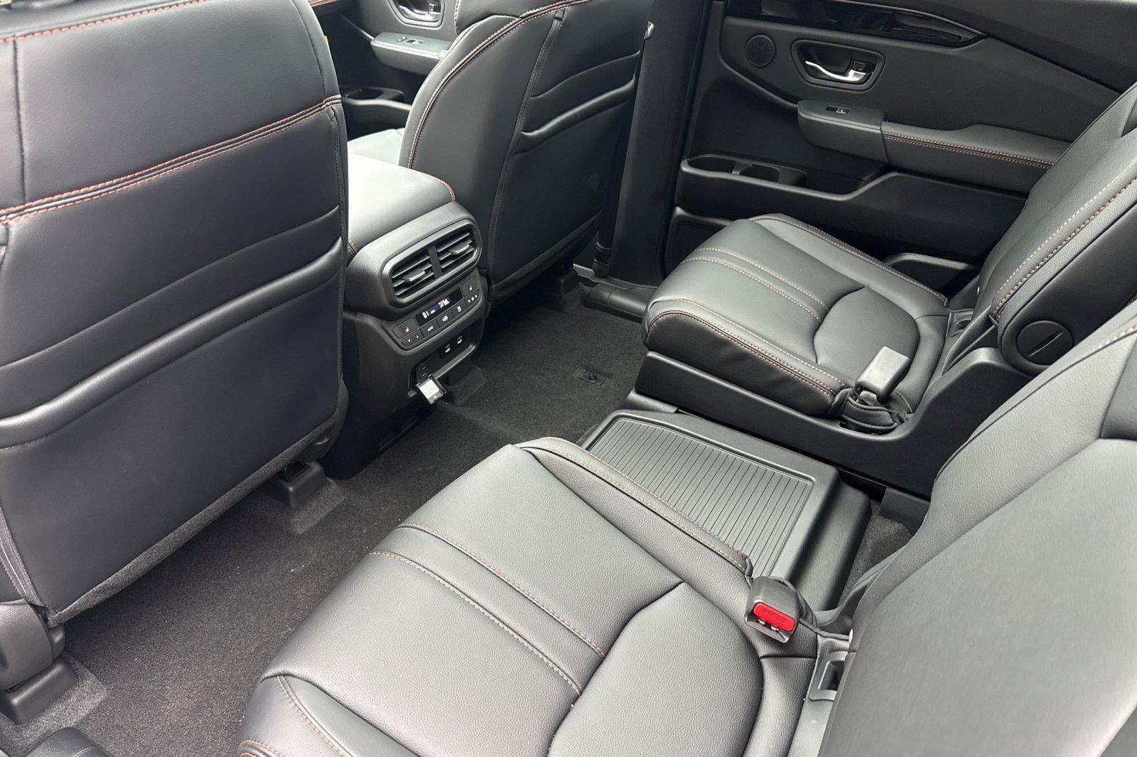 2026 Honda Pilot photo 11 of 25