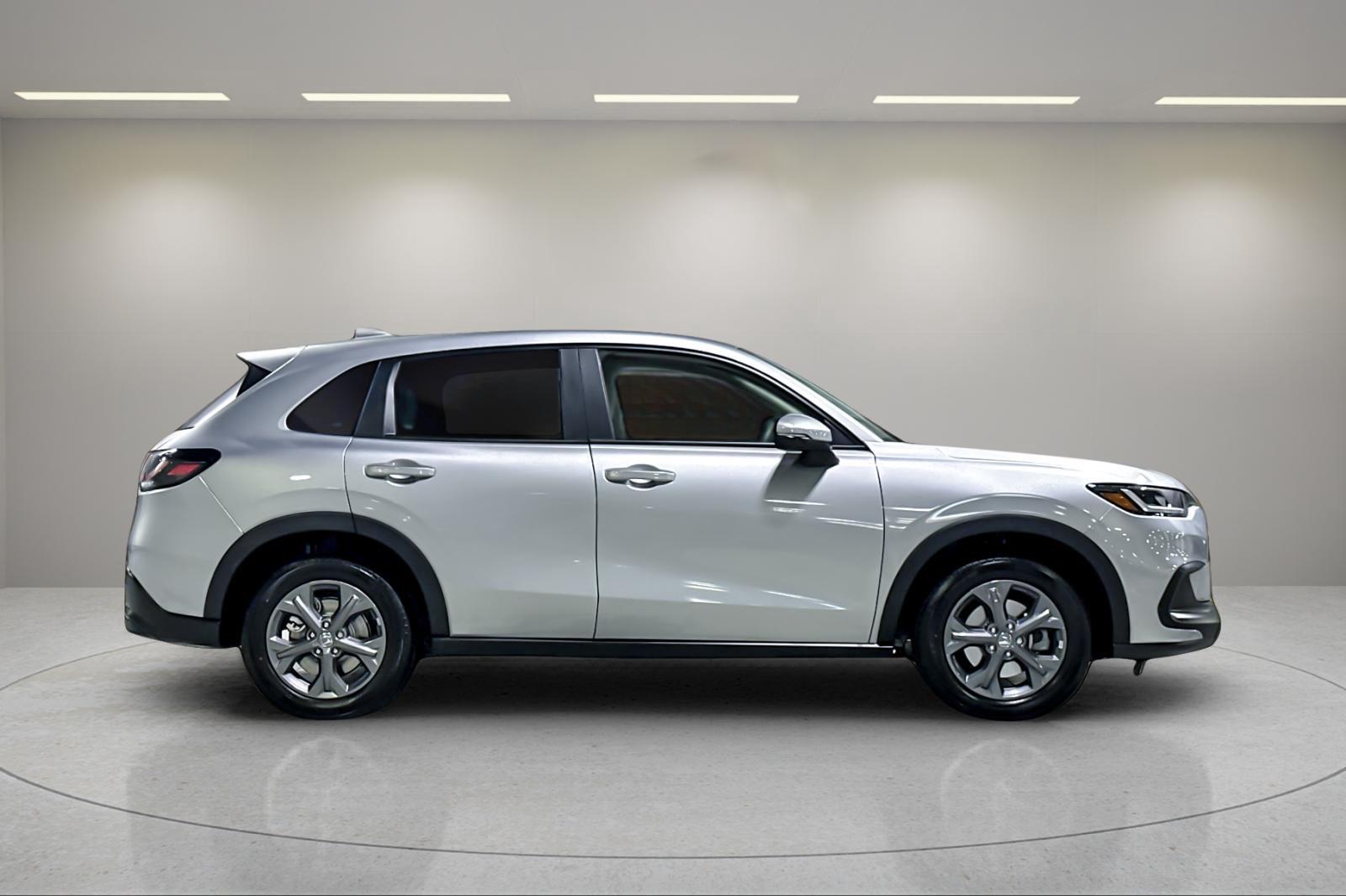 2027 Honda HR-V photo 6 of 25