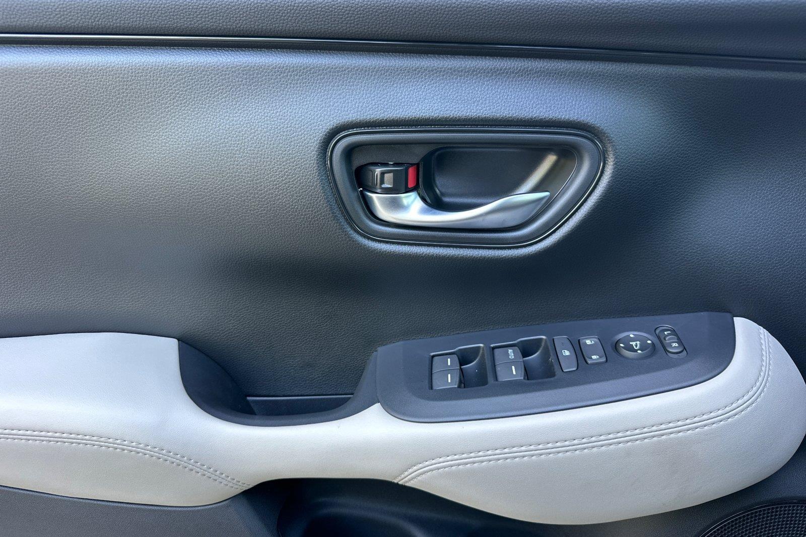 2027 Honda HR-V photo 10 of 25