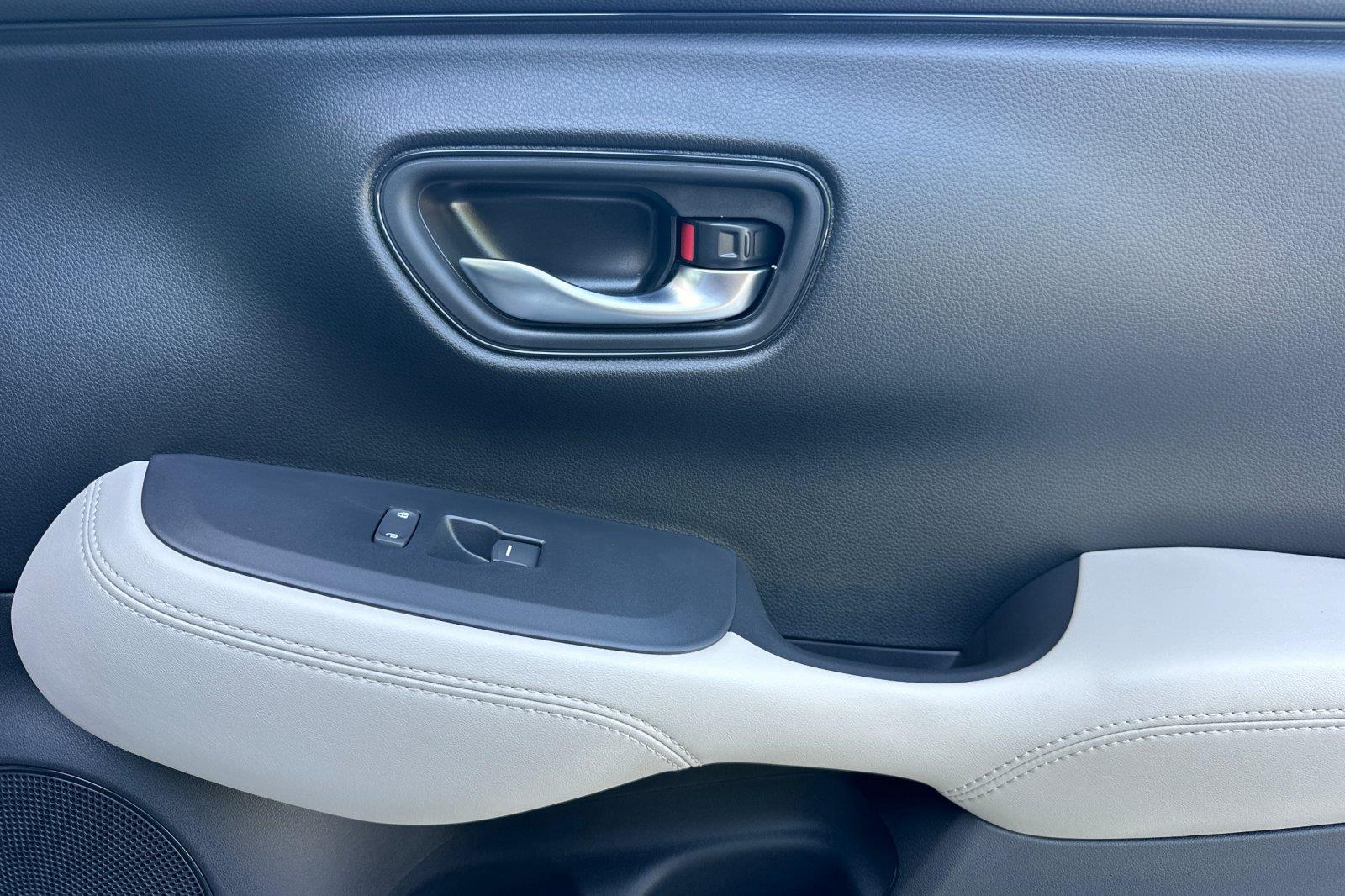 2027 Honda HR-V photo 16 of 25