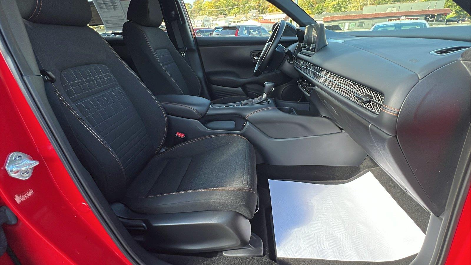 2025 Honda HR-V photo 13 of 29