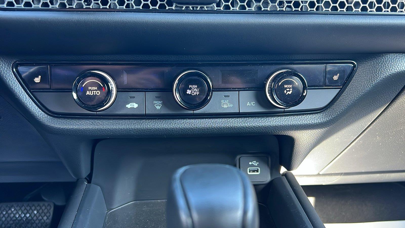 2025 Honda HR-V photo 24 of 29