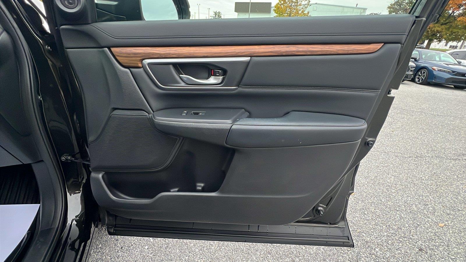 2017 Honda CR-V photo 12 of 34