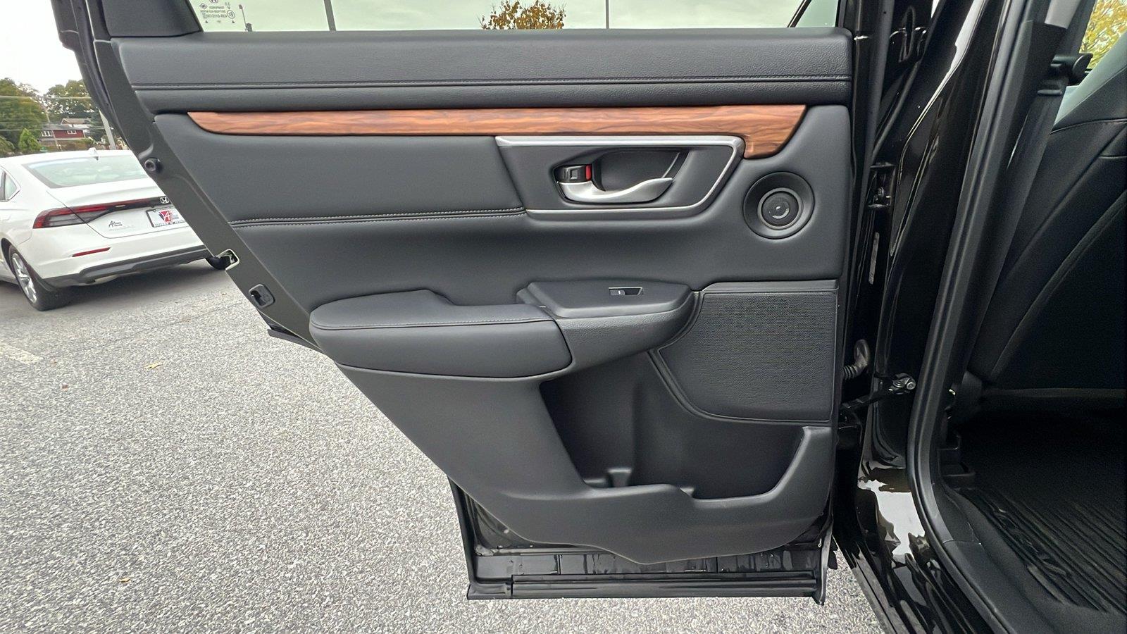 2017 Honda CR-V photo 17 of 34