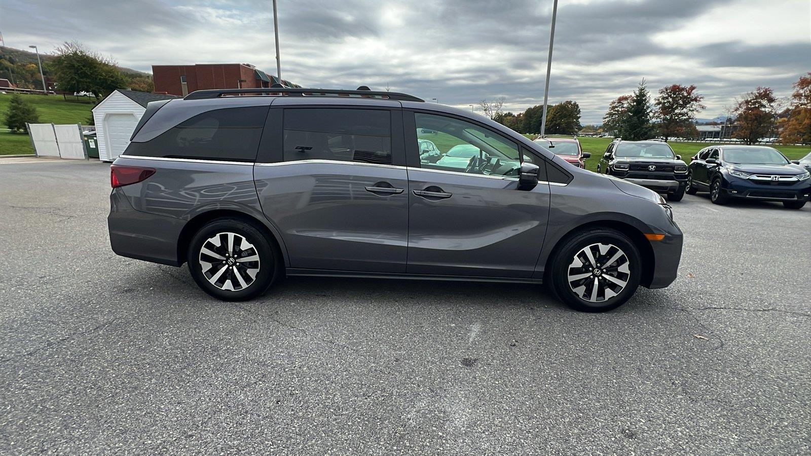 2026 Honda Odyssey photo 3 of 31