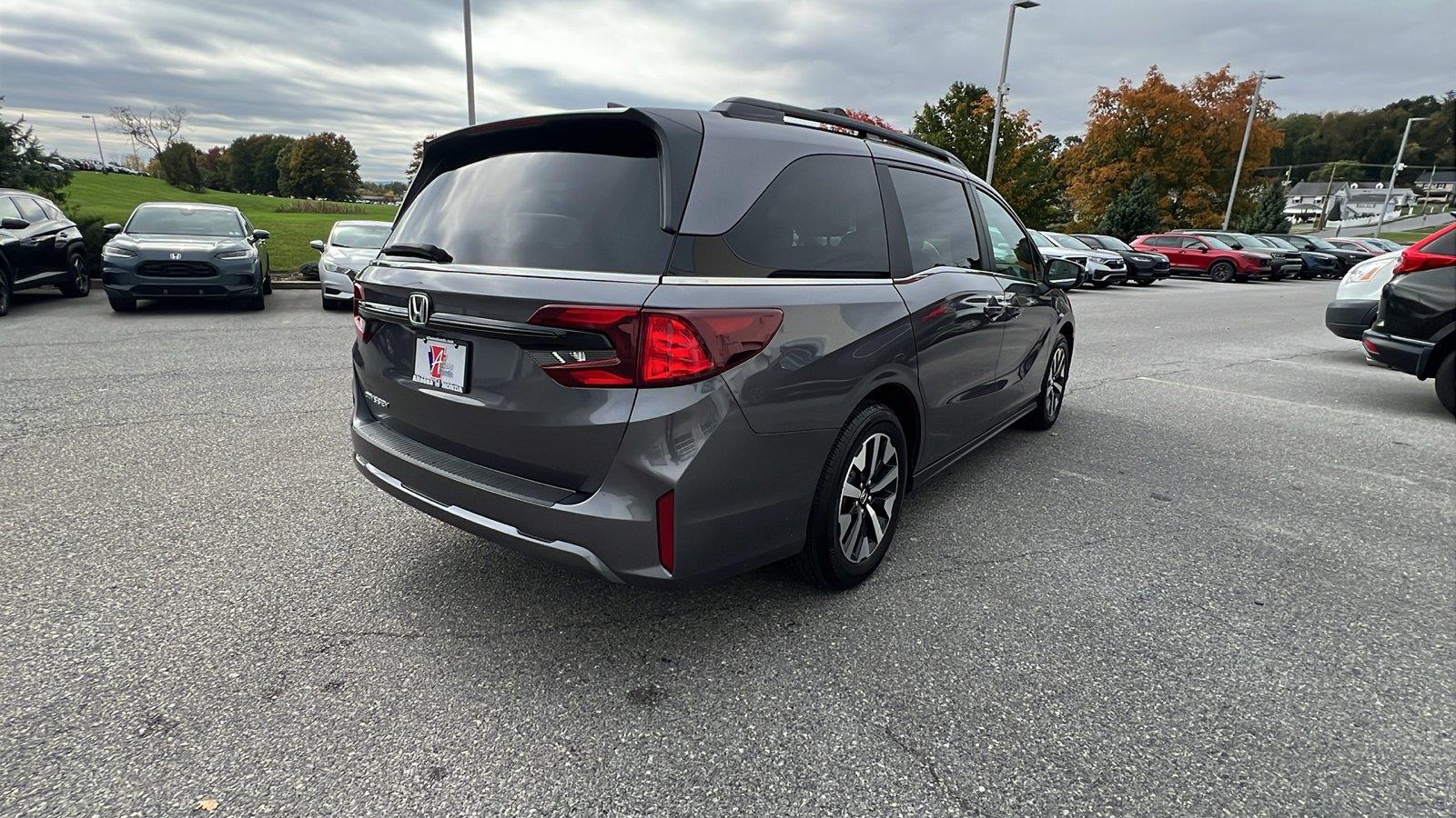 2026 Honda Odyssey photo 4 of 31