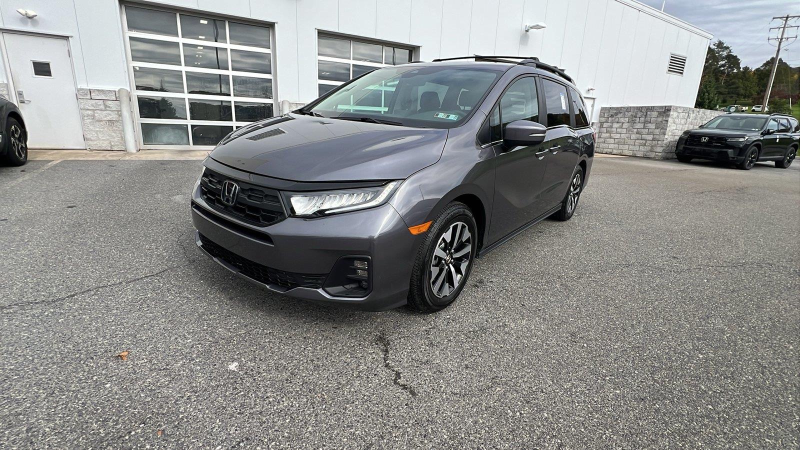 2026 Honda Odyssey photo 8 of 31