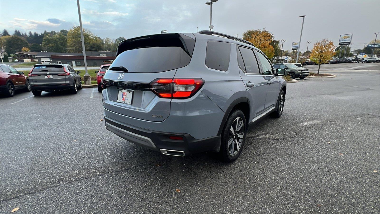 2025 Honda Pilot photo 4 of 35