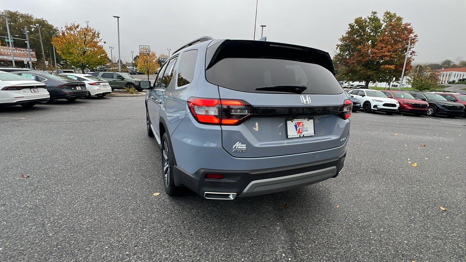 2025 Honda Pilot photo 6 of 35