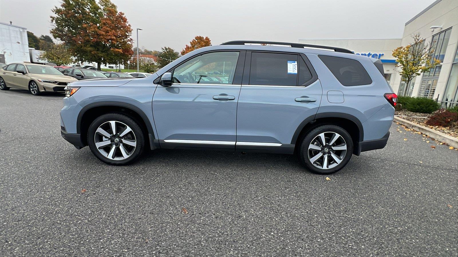 2025 Honda Pilot photo 7 of 35