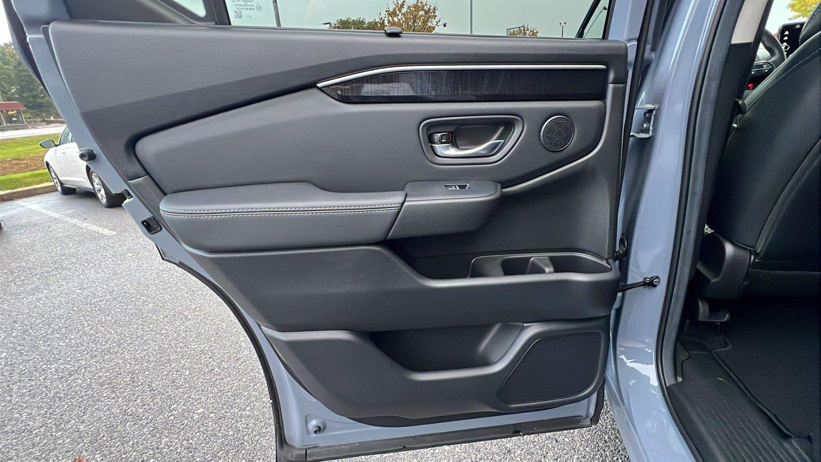 2025 Honda Pilot photo 18 of 35