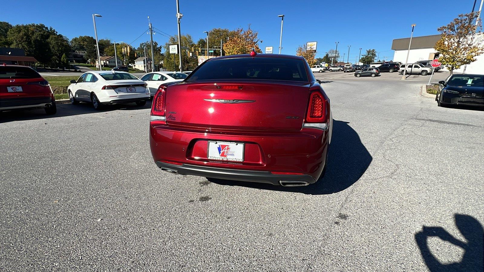 2023 Chrysler 300 photo 5 of 34