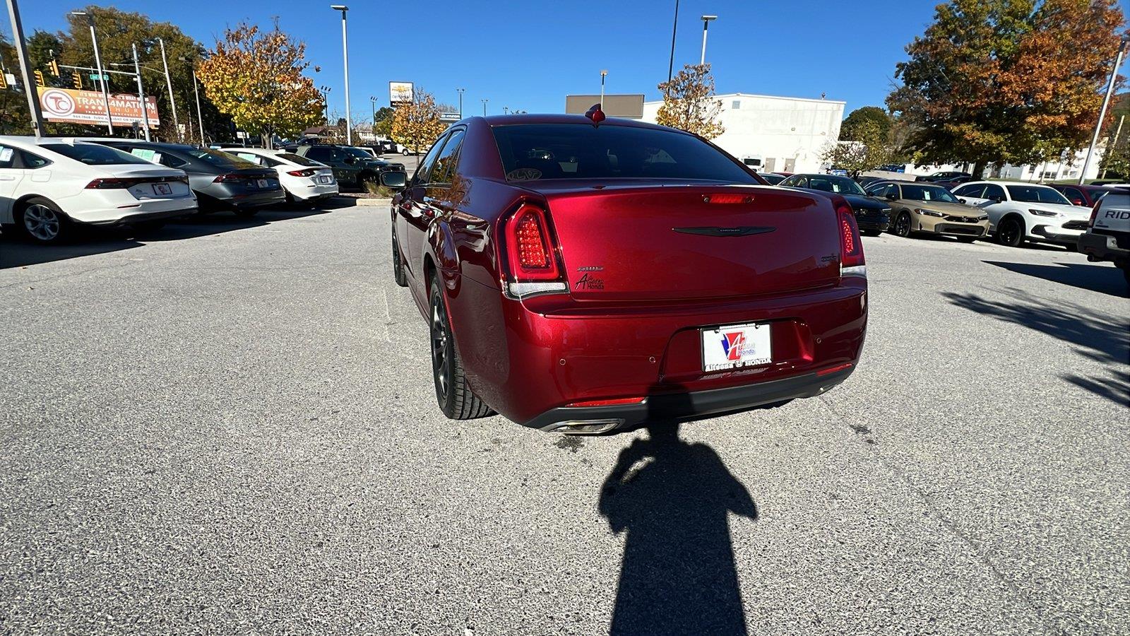 2023 Chrysler 300 photo 6 of 34