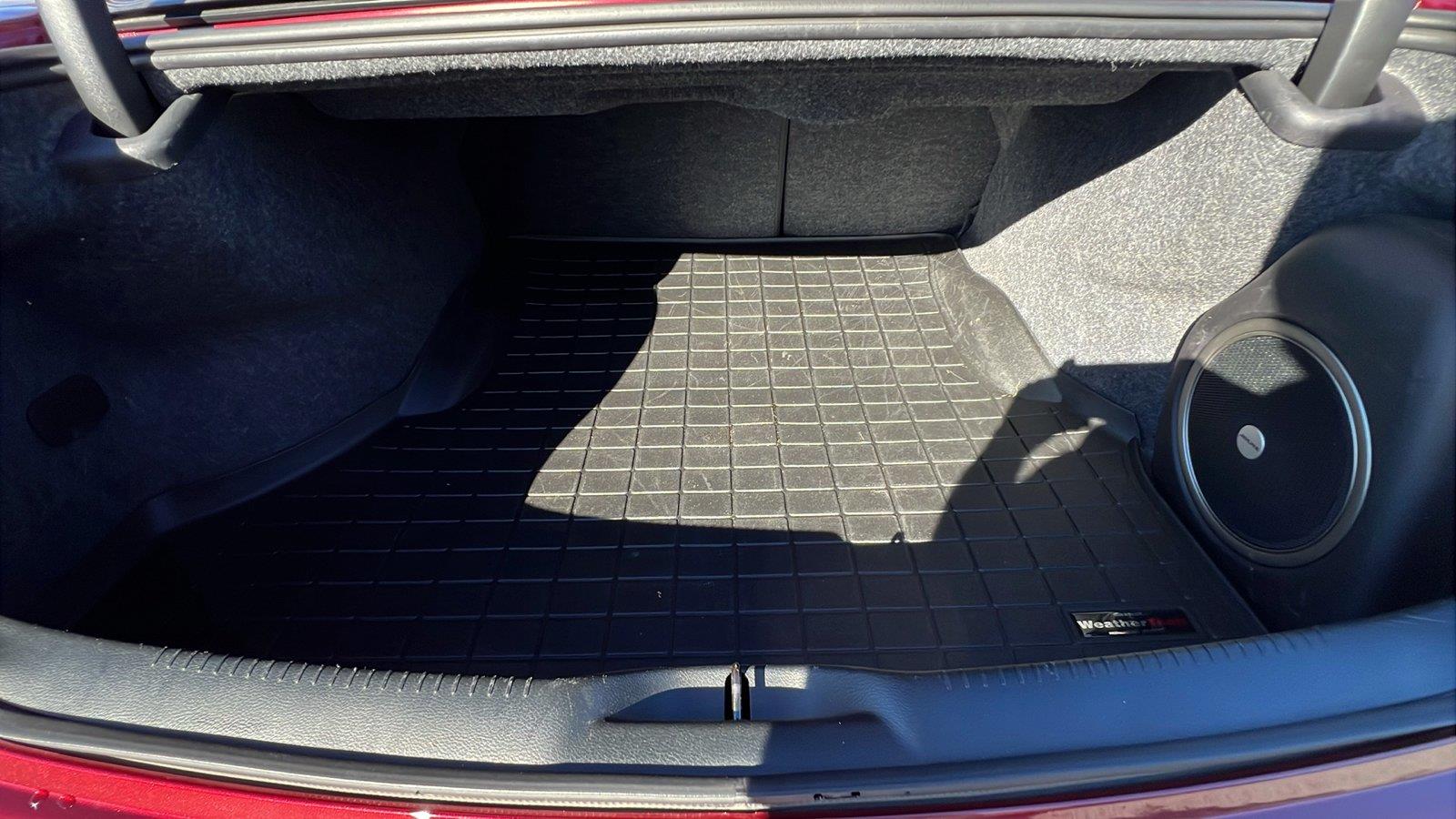 2023 Chrysler 300 photo 16 of 34