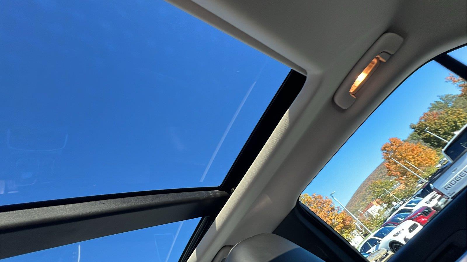 2023 Chrysler 300 photo 20 of 34