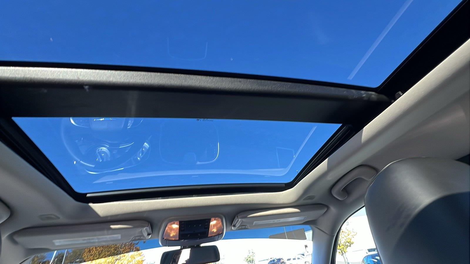 2023 Chrysler 300 photo 21 of 34