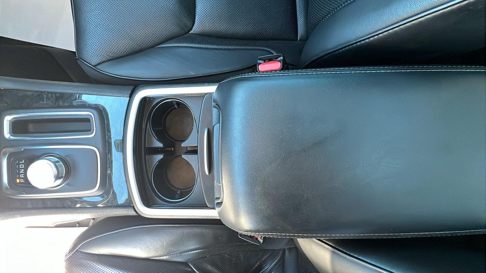 2023 Chrysler 300 photo 26 of 34