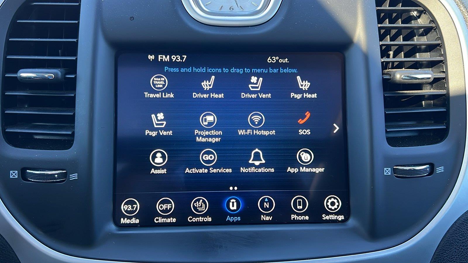 2023 Chrysler 300 photo 28 of 34