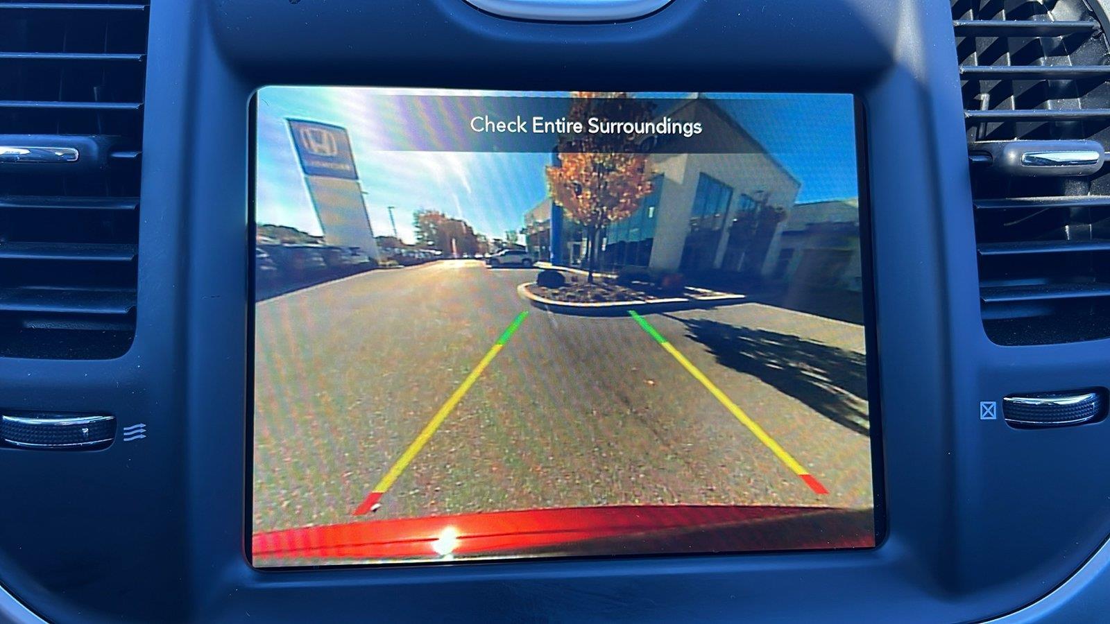 2023 Chrysler 300 photo 31 of 34