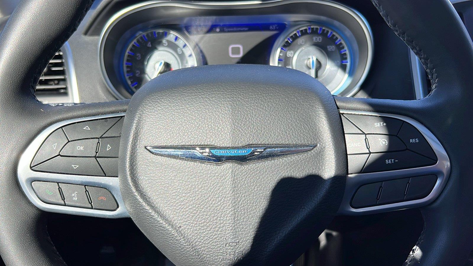 2023 Chrysler 300 photo 32 of 34