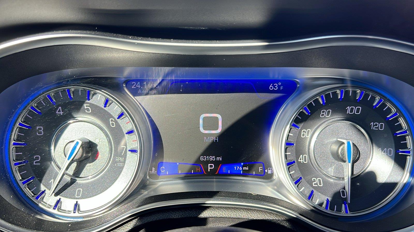 2023 Chrysler 300 photo 33 of 34
