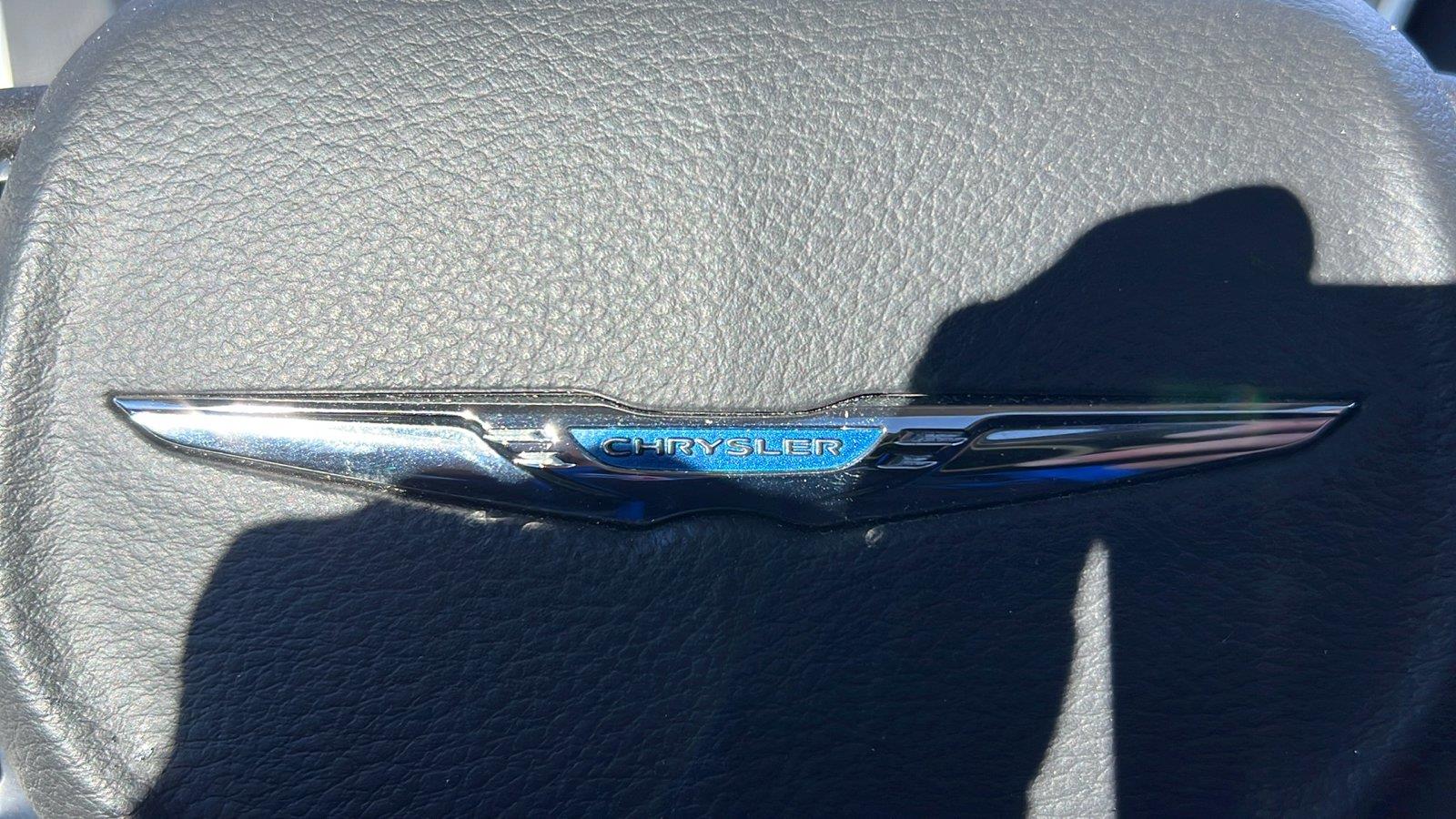 2023 Chrysler 300 photo 34 of 34