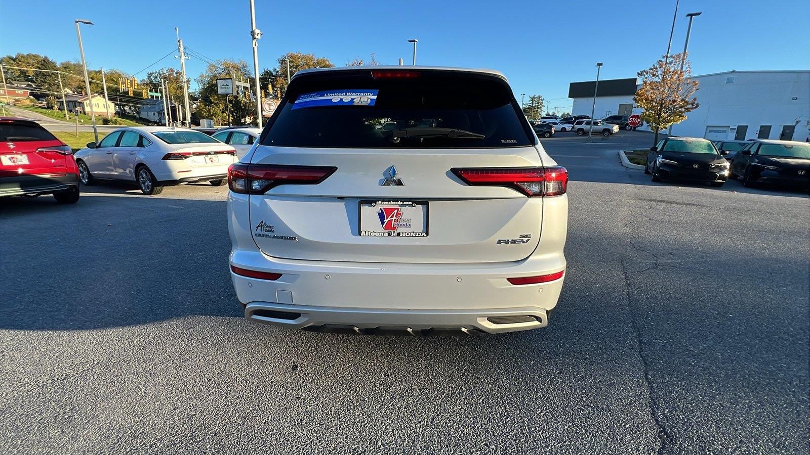 2024 Mitsubishi Outlander Plug-In Hybrid photo 5 of 31