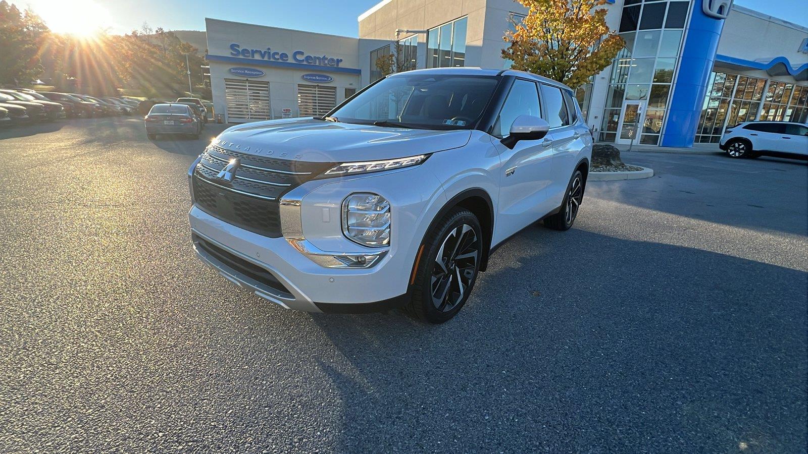 2024 Mitsubishi Outlander Plug-In Hybrid photo 8 of 31