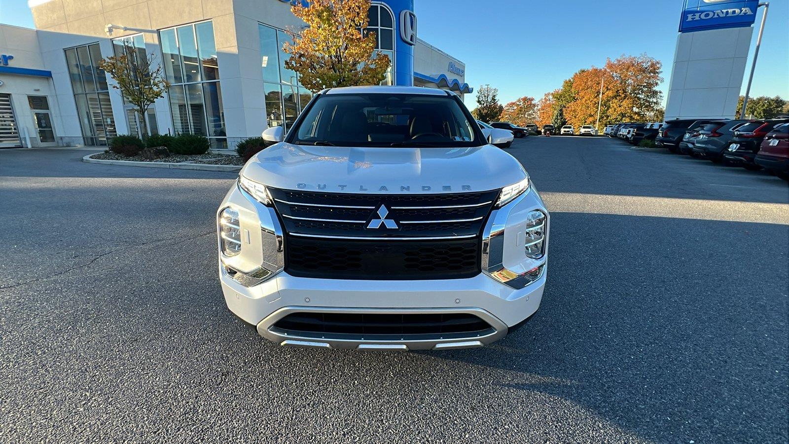 2024 Mitsubishi Outlander Plug-In Hybrid photo 9 of 31
