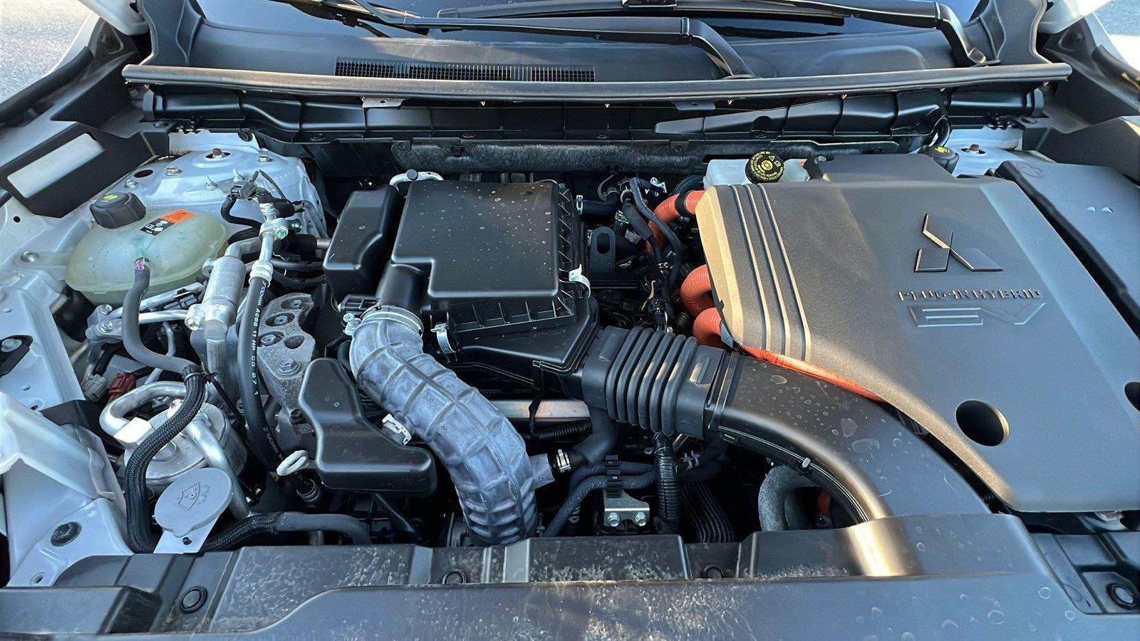 2024 Mitsubishi Outlander Plug-In Hybrid photo 10 of 31