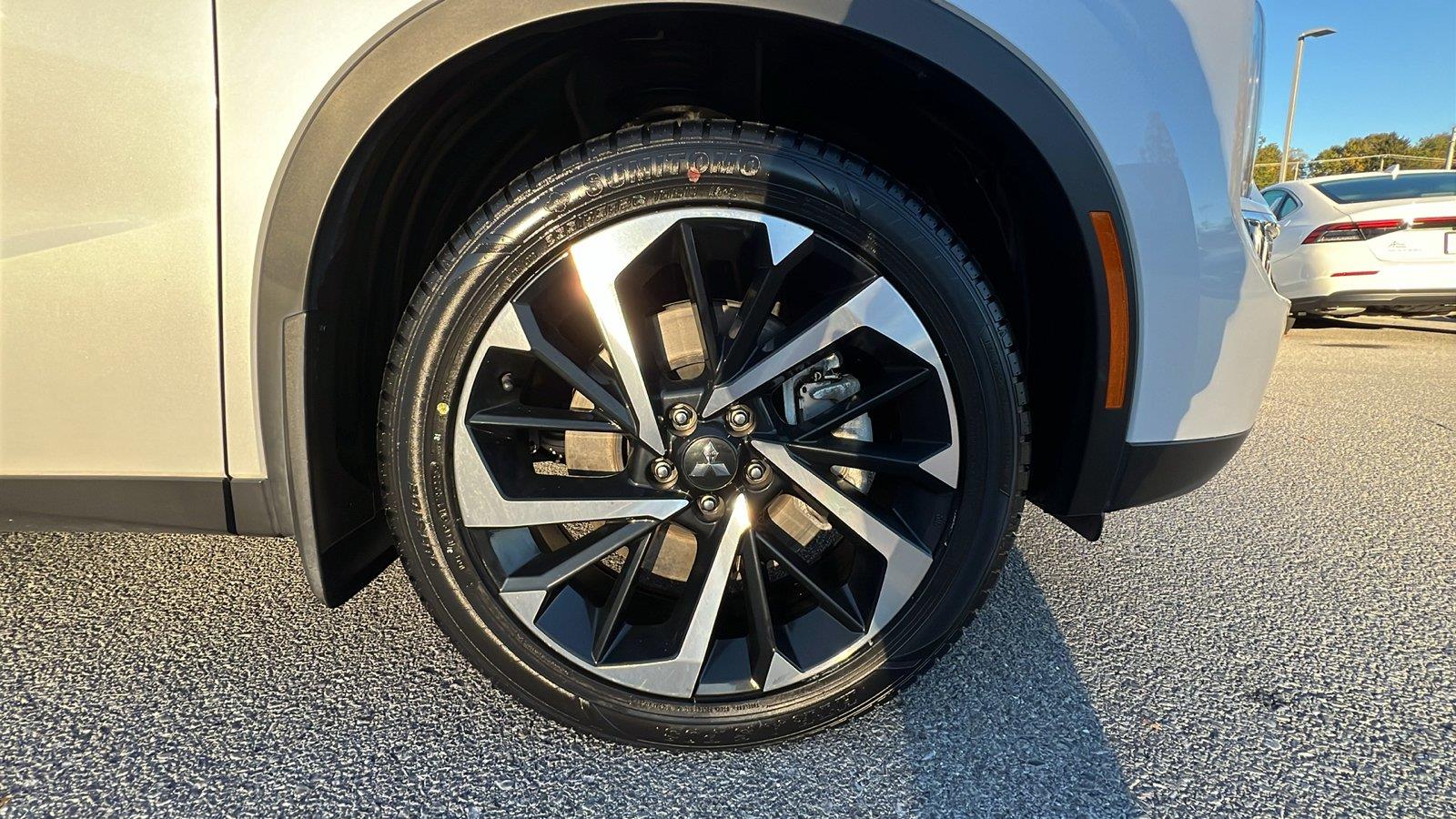 2024 Mitsubishi Outlander Plug-In Hybrid photo 11 of 31