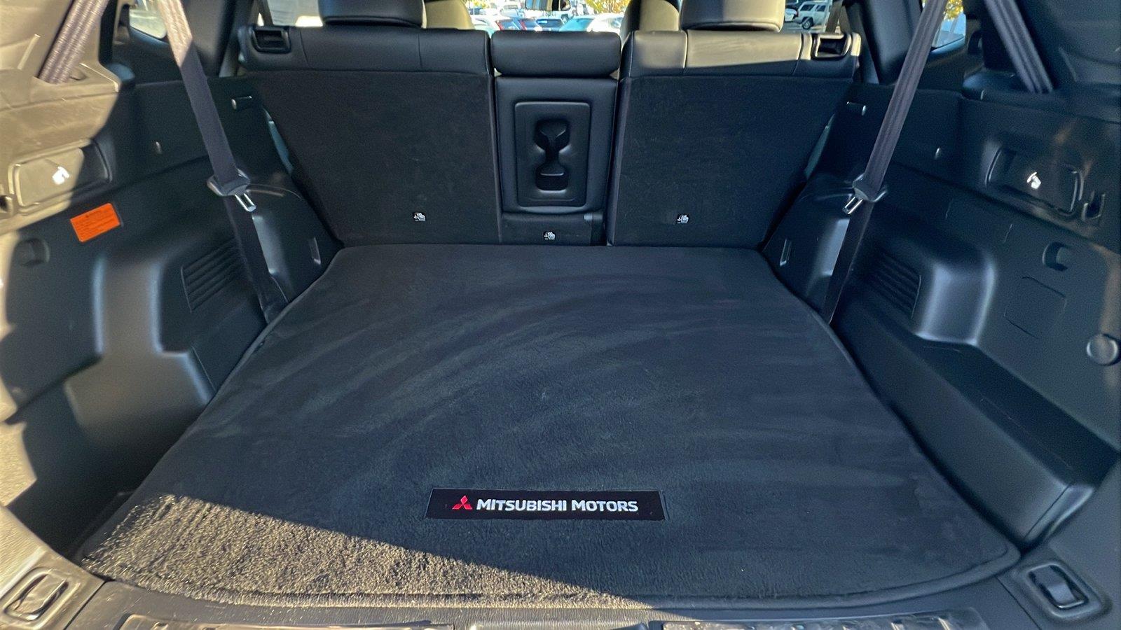 2024 Mitsubishi Outlander Plug-In Hybrid photo 16 of 31
