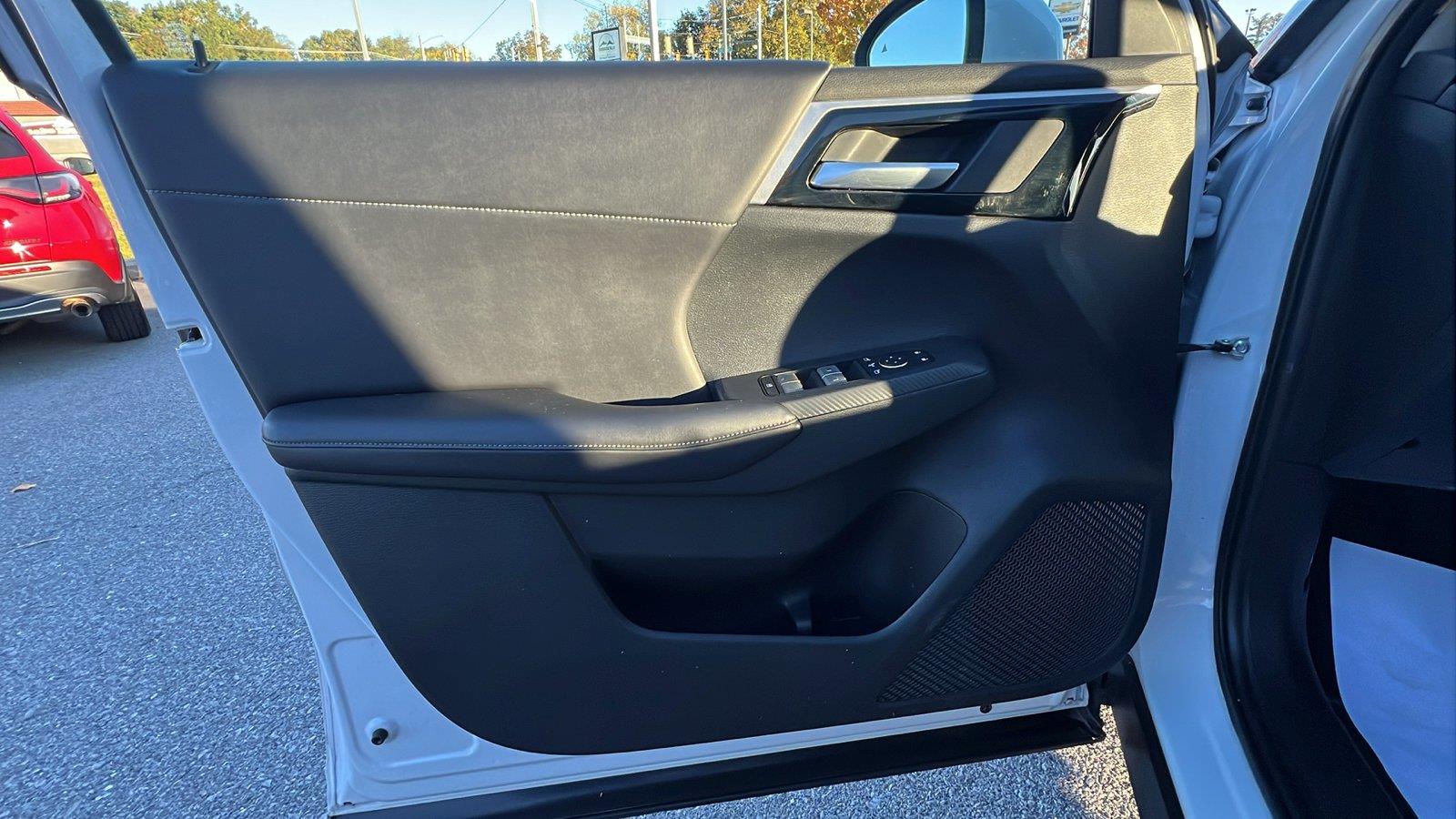 2024 Mitsubishi Outlander Plug-In Hybrid photo 20 of 31