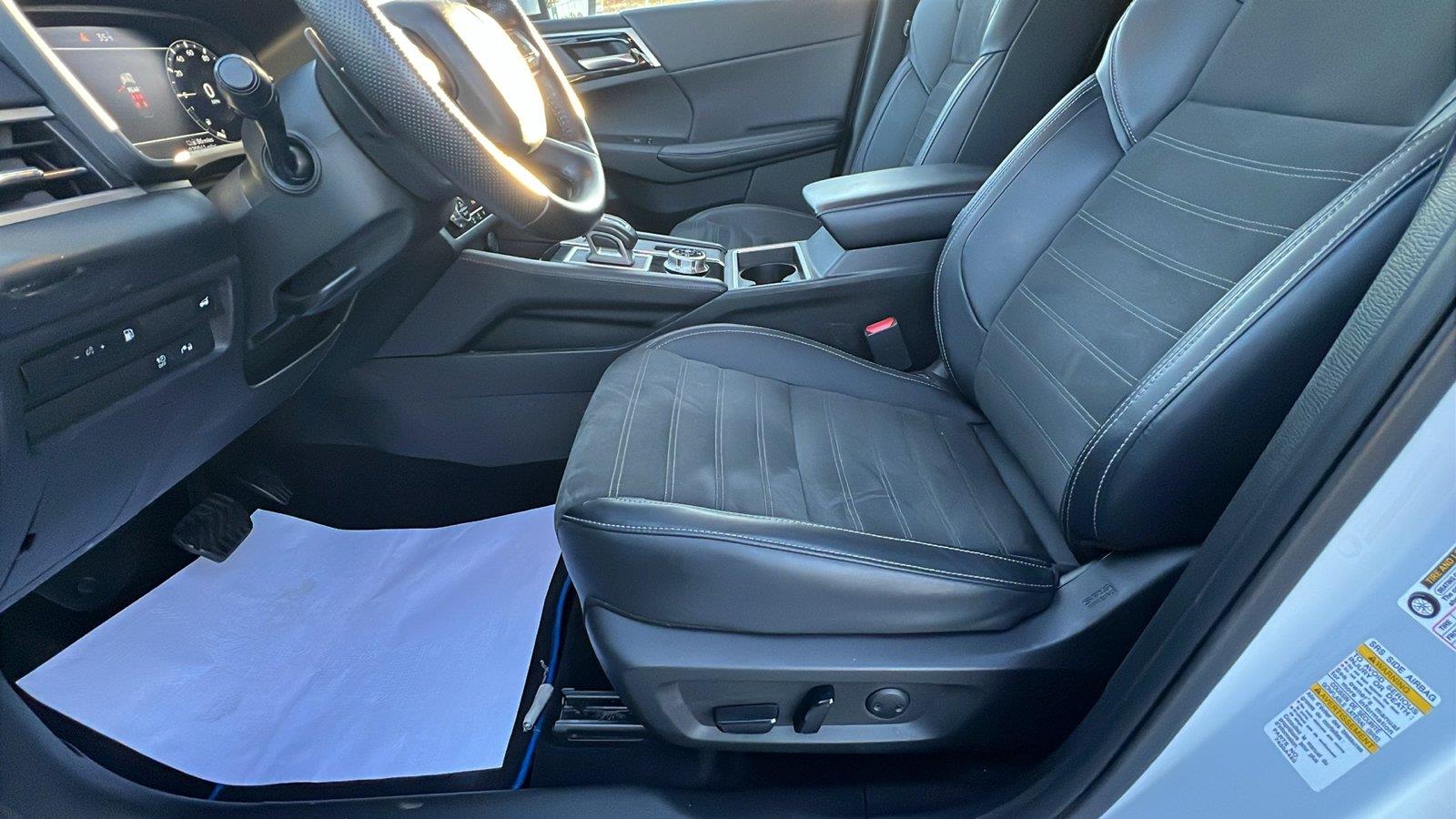 2024 Mitsubishi Outlander Plug-In Hybrid photo 21 of 31
