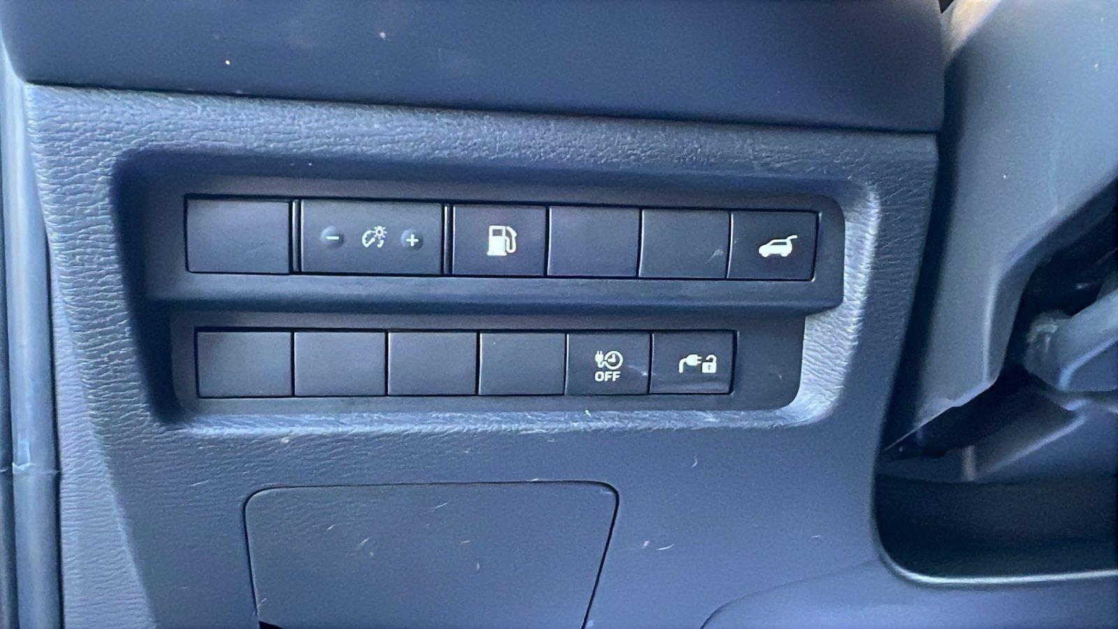 2024 Mitsubishi Outlander Plug-In Hybrid photo 22 of 31