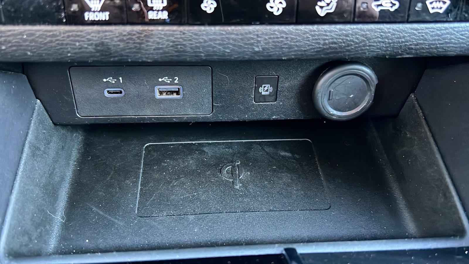 2024 Mitsubishi Outlander Plug-In Hybrid photo 24 of 31
