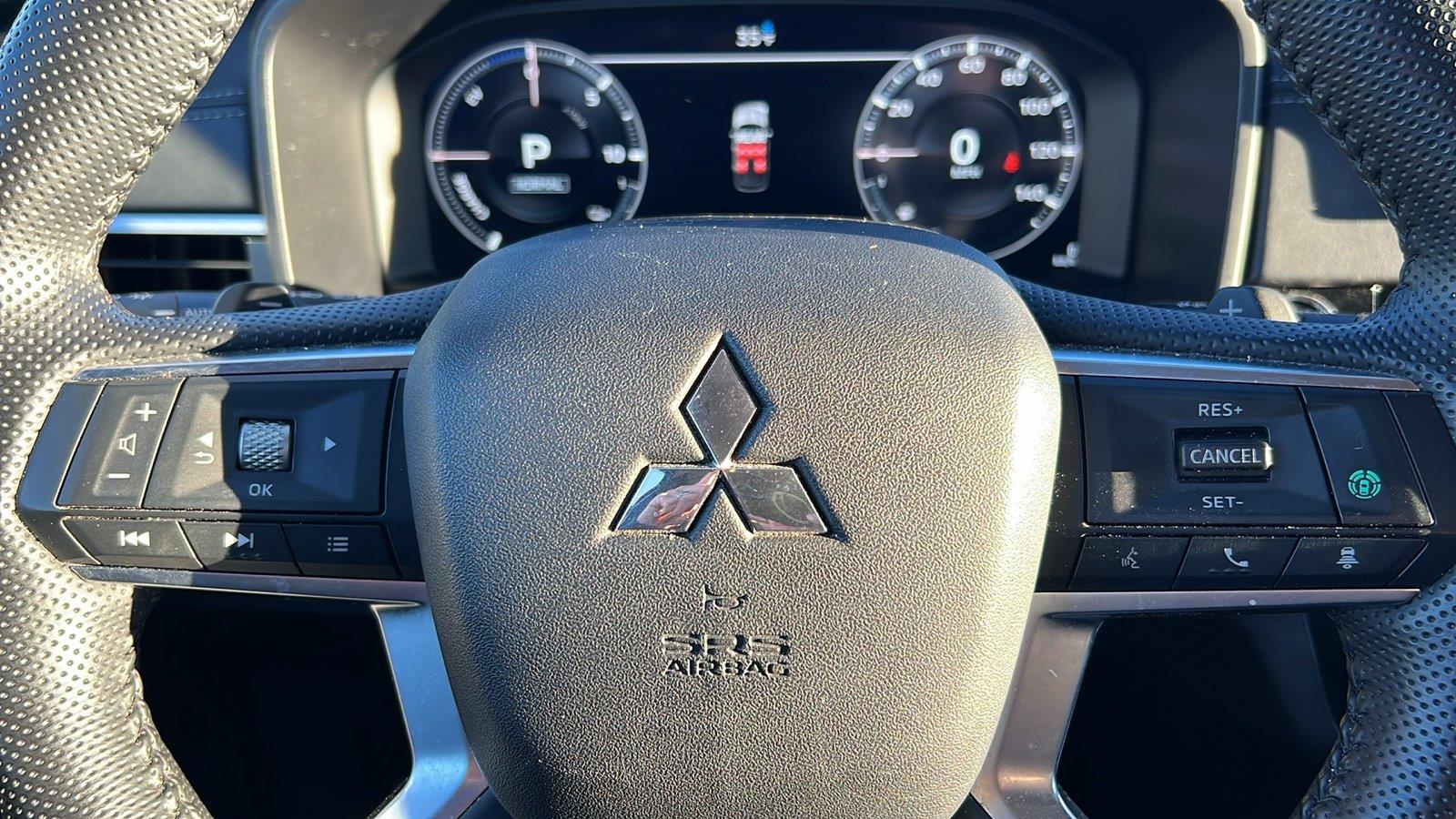 2024 Mitsubishi Outlander Plug-In Hybrid photo 29 of 31