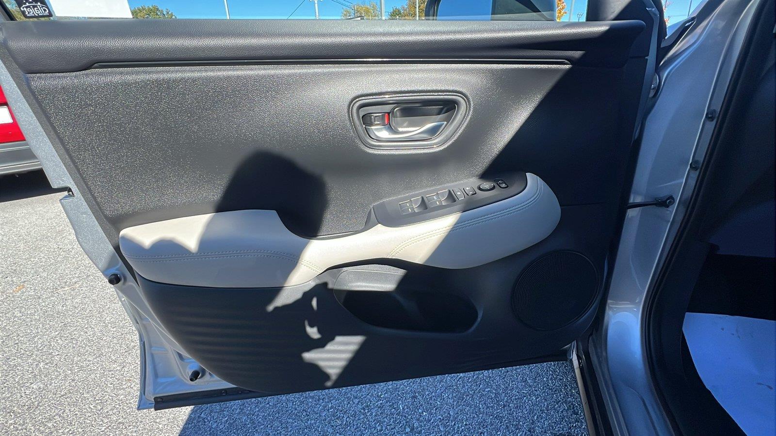 2027 Honda HR-V photo 20 of 29