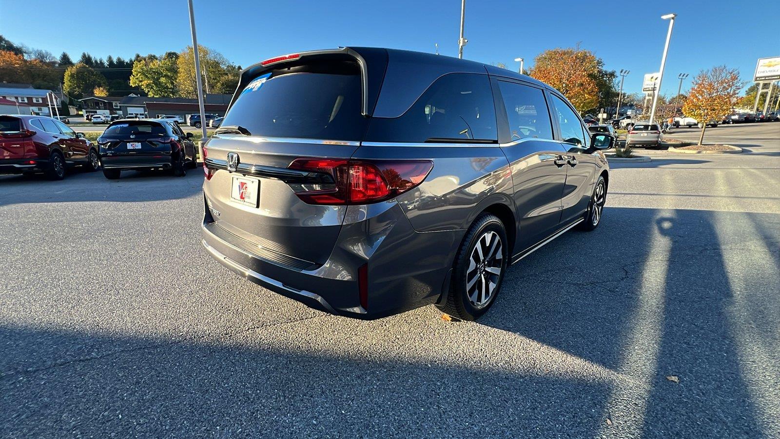 2025 Honda Odyssey photo 4 of 31