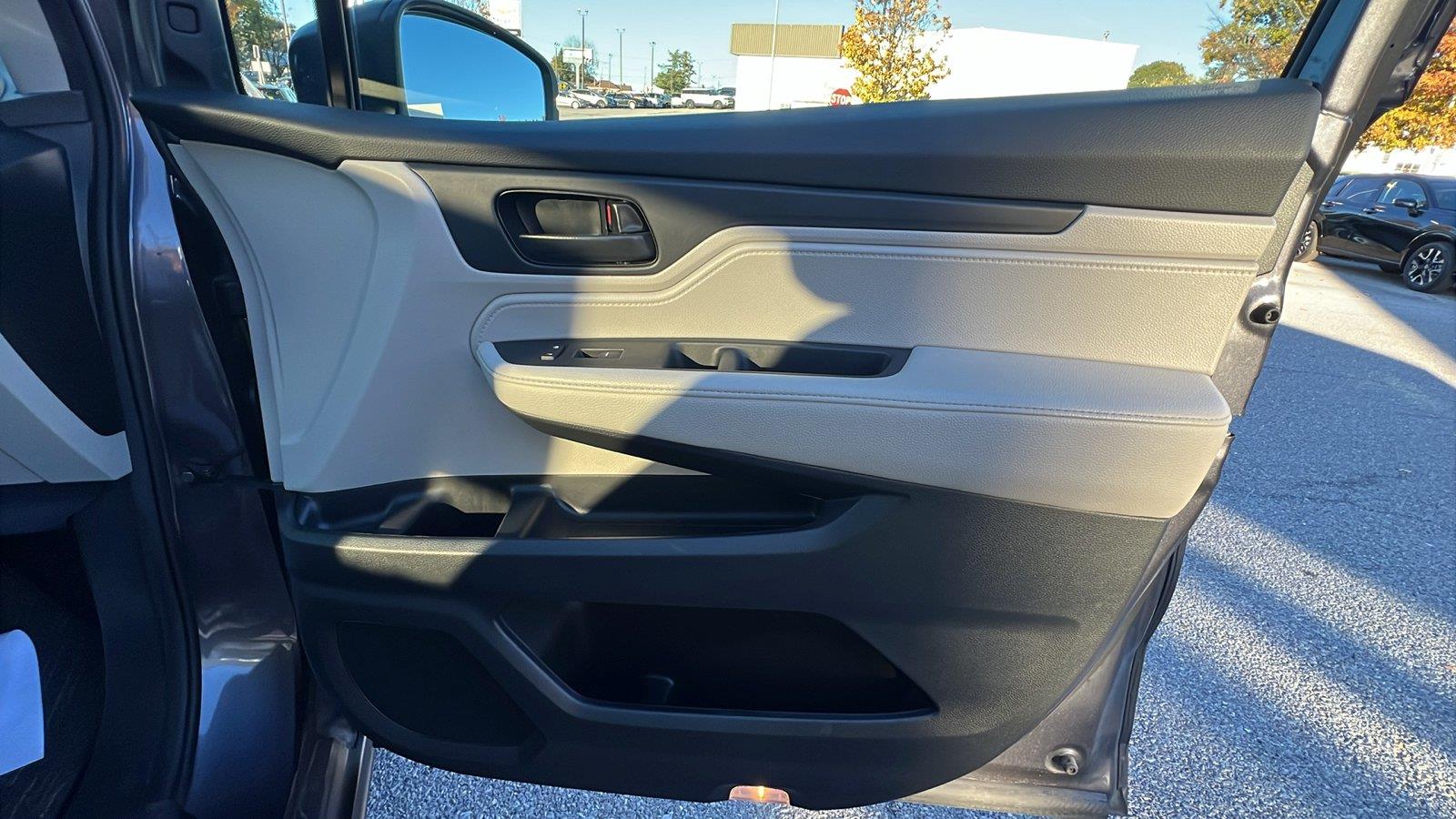 2025 Honda Odyssey photo 12 of 31