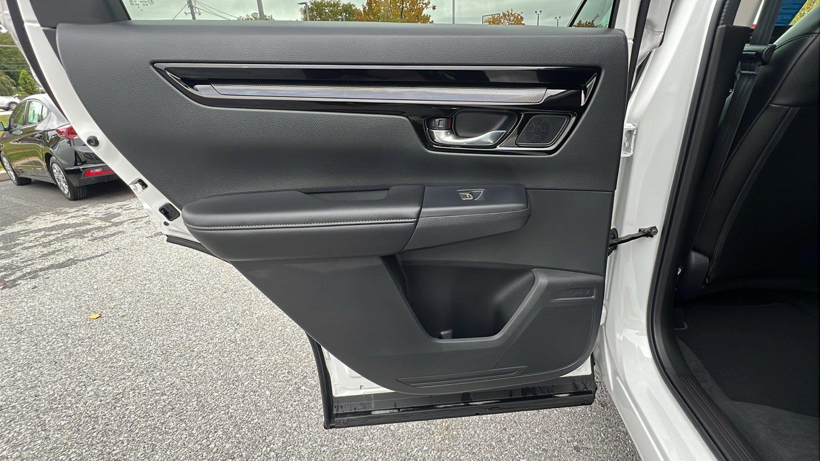 2027 Honda CR-V photo 17 of 31