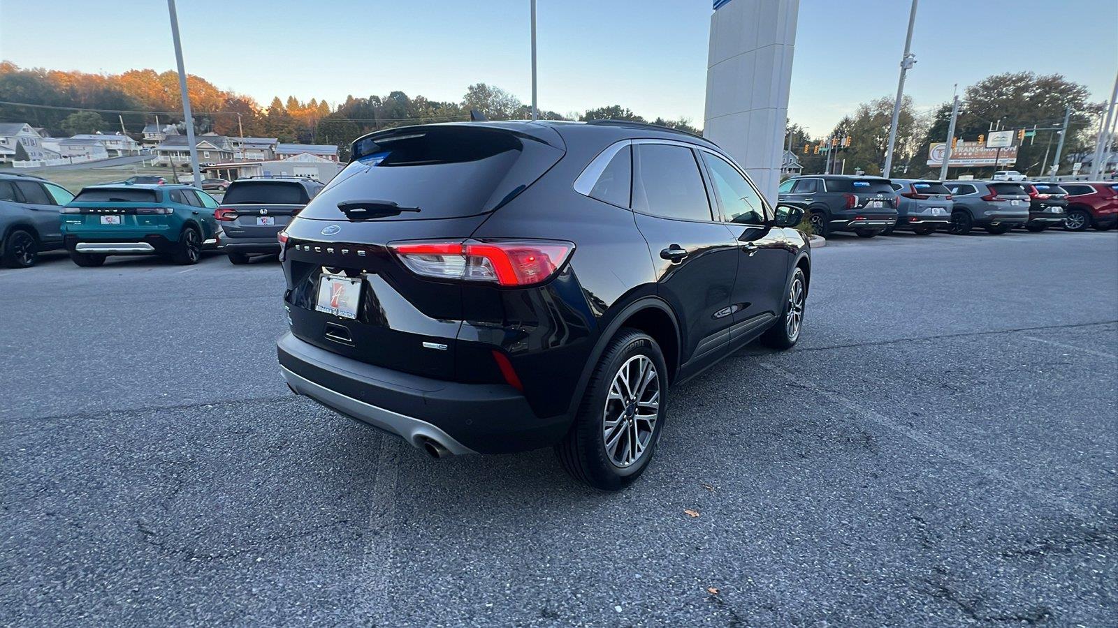 2020 Ford Escape photo 4 of 30