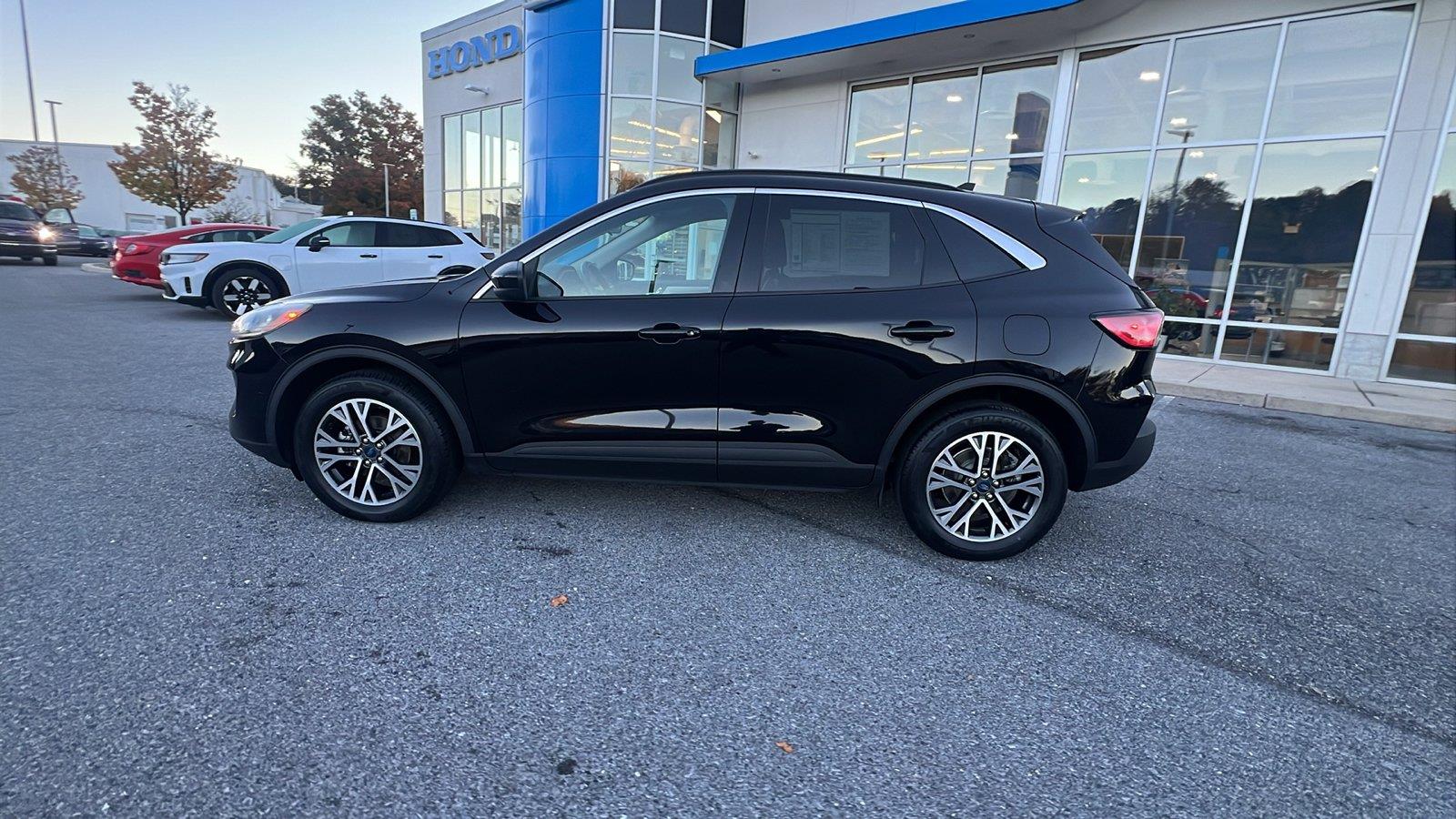2020 Ford Escape photo 7 of 30