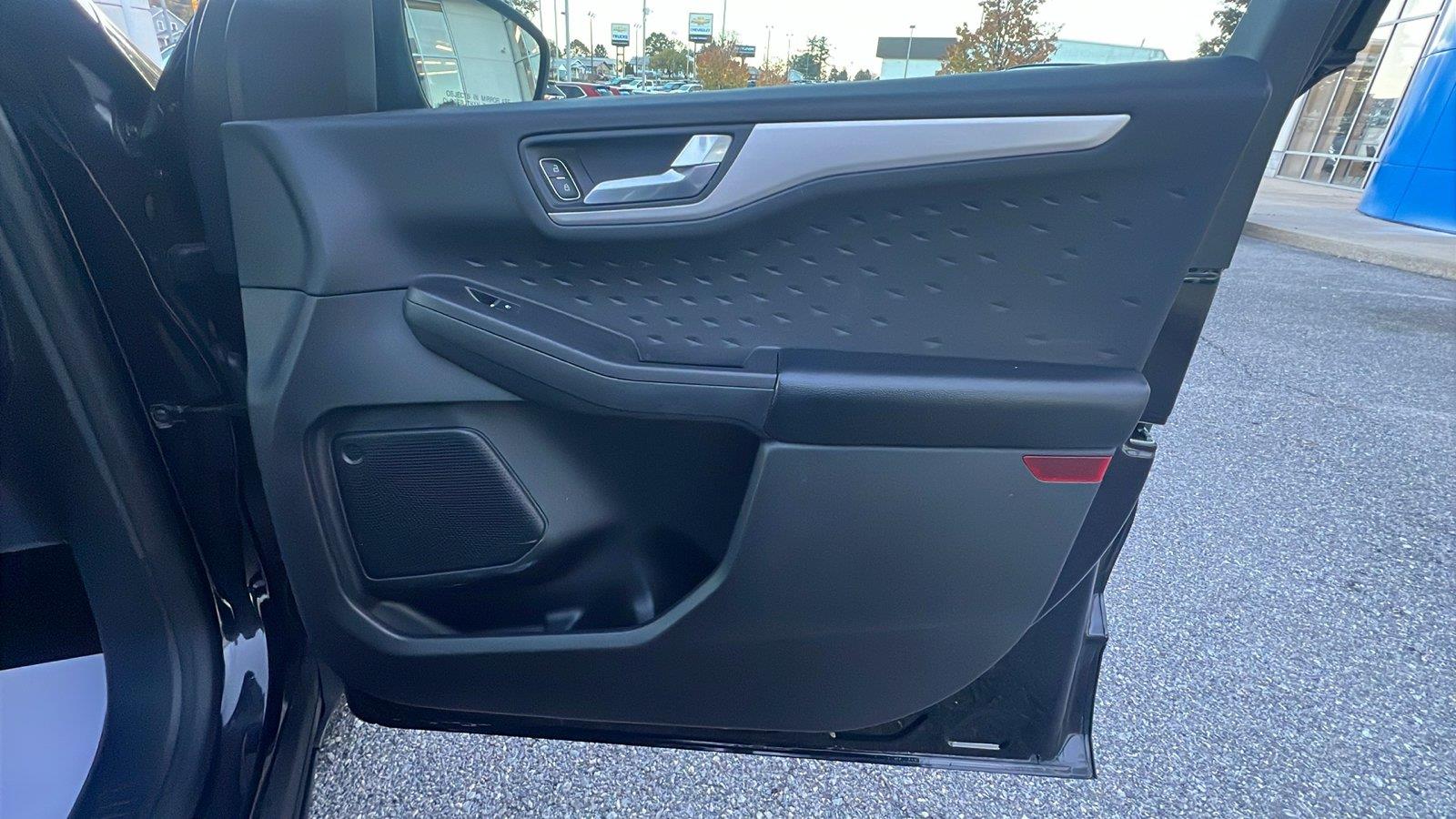 2020 Ford Escape photo 12 of 30