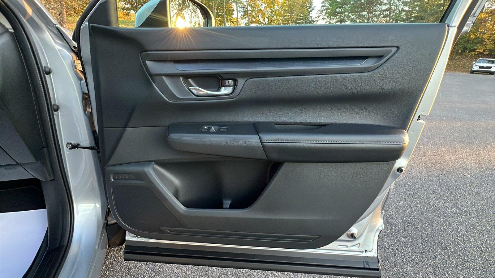 2027 Honda CR-V photo 12 of 31