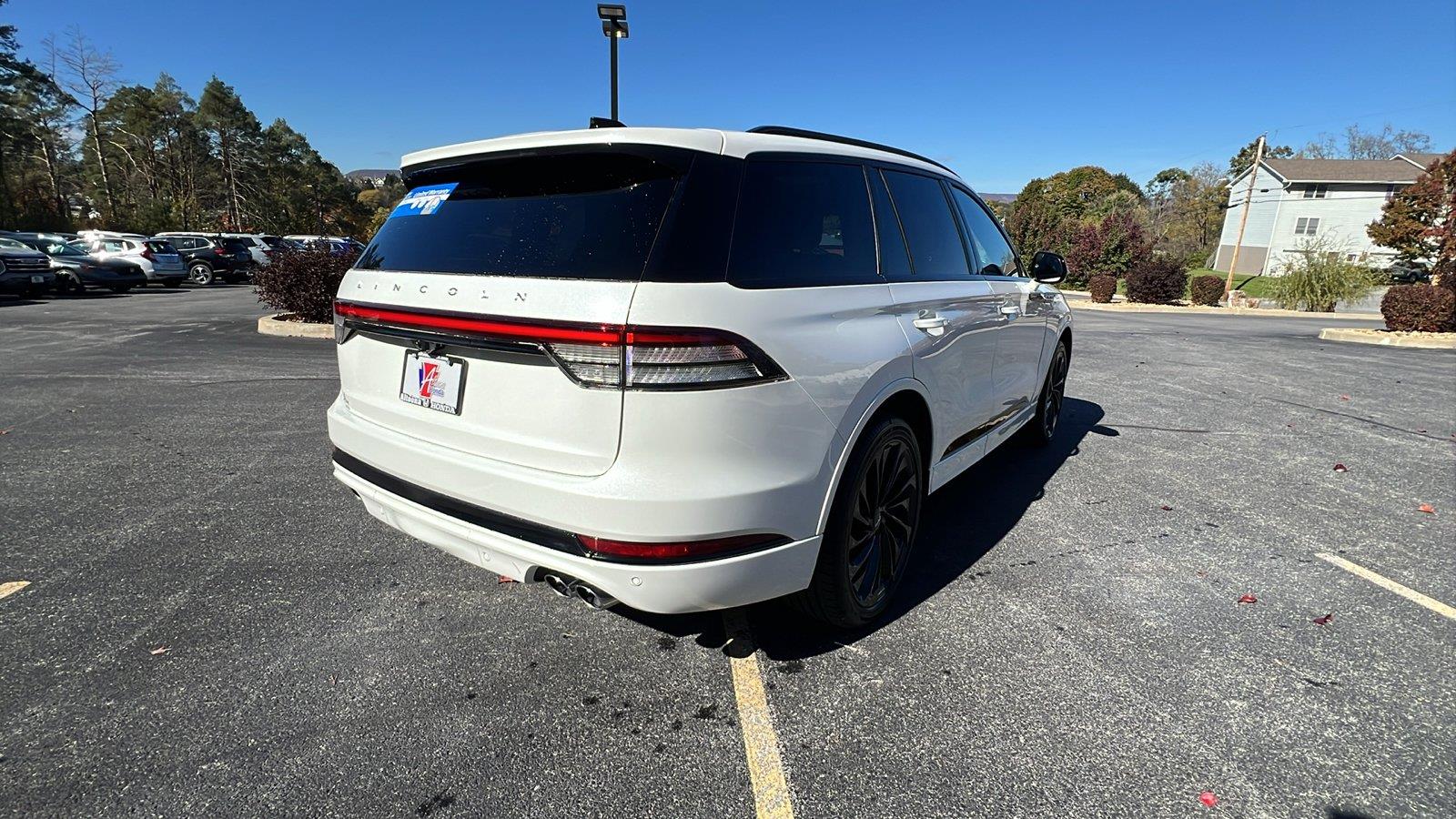 2026 Lincoln Aviator photo 4 of 37