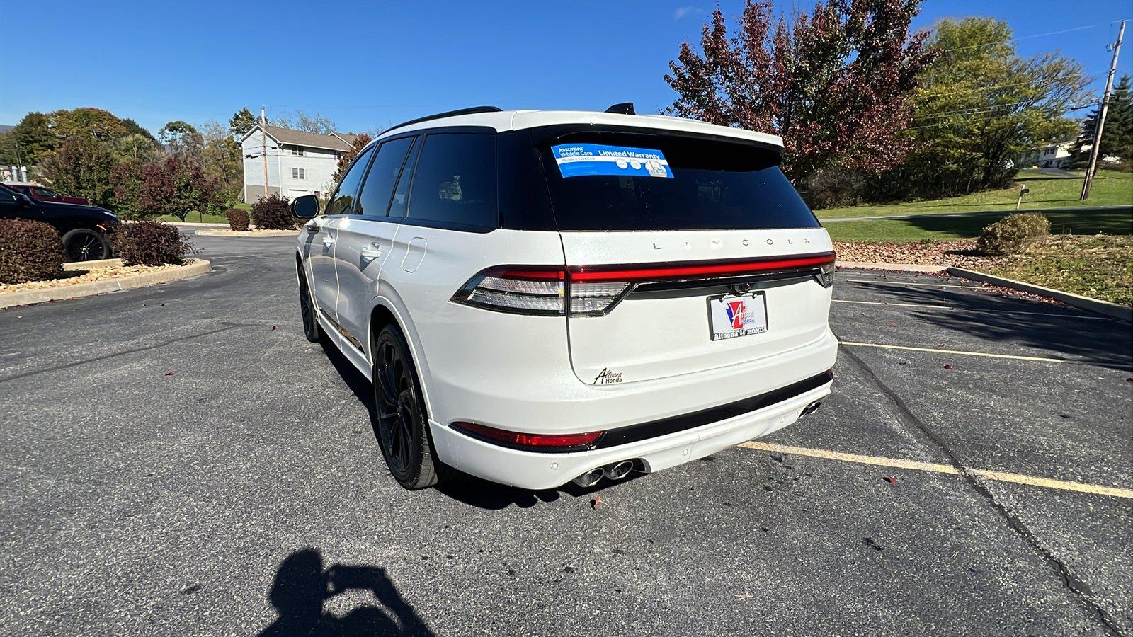 2026 Lincoln Aviator photo 6 of 37